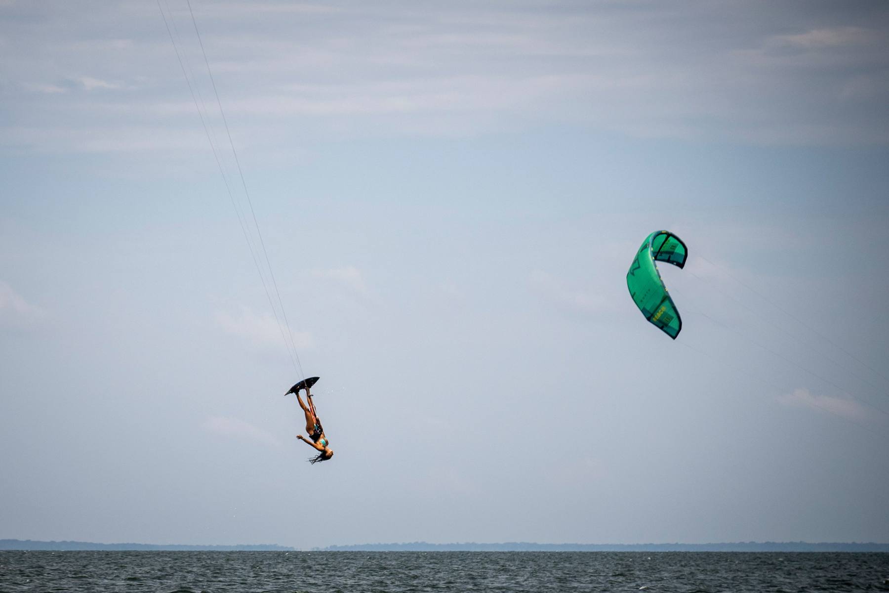 Kiter dando mortal no ar