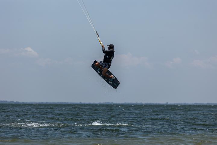 Salto com a prancha no ar