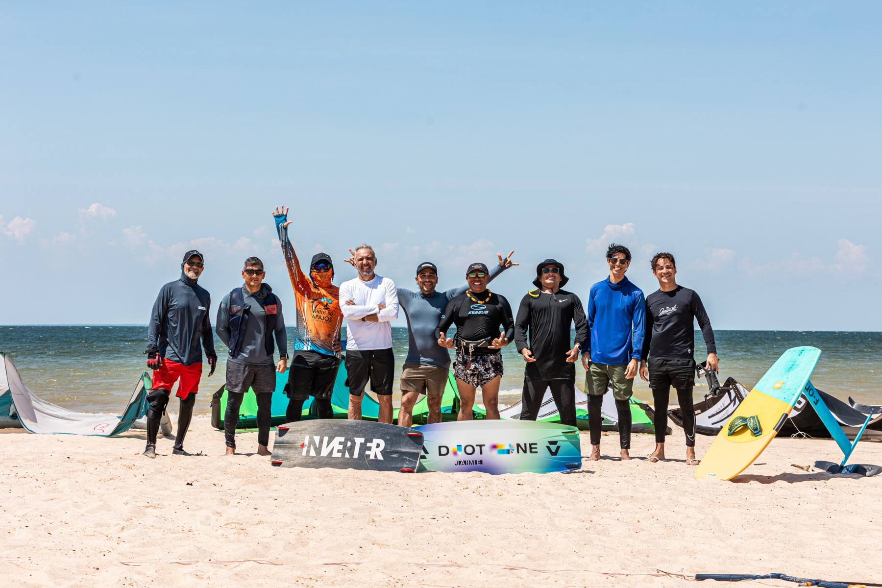 A turma do Kite Club reunida na praia
